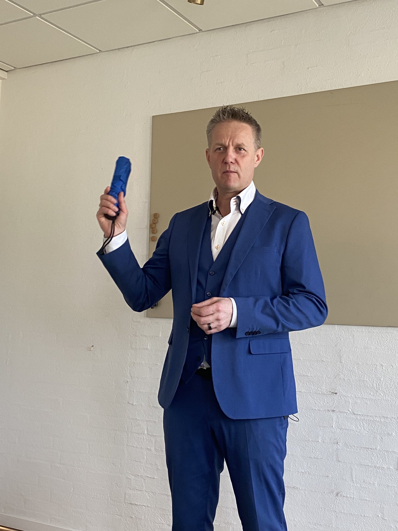 Balder Vendt-Striim teaching Enneagram type 6 holding an umbrella