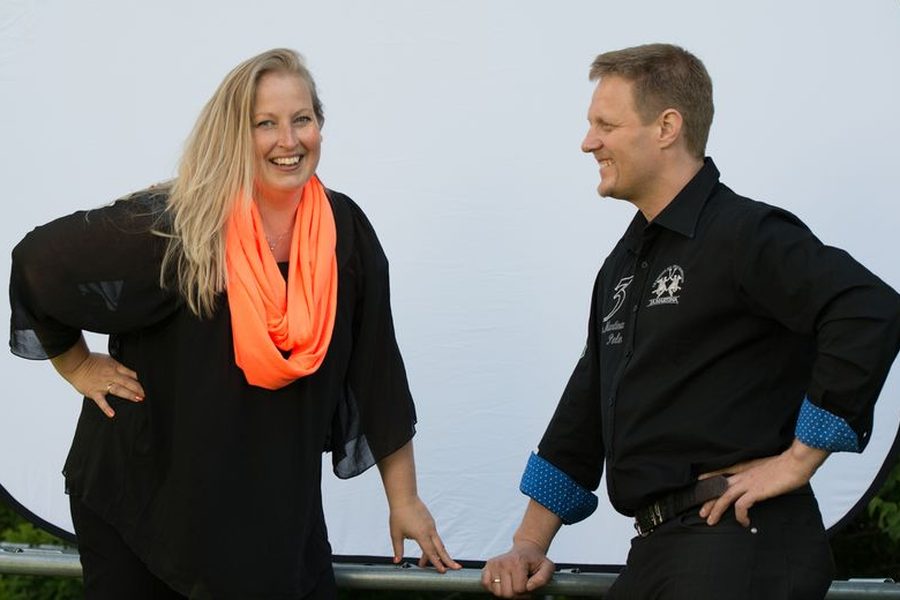 Mia och Balder Vendt-Striim utomhus